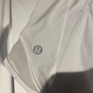 Lululemon Hotty Hot Low-Rise Lined Short 2.5”